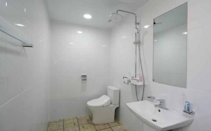 Gyeongju Nari-gil Hanok Pool Villa