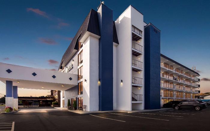 Clarion Inn & Suites near the Leconte Center Pigeon Forge