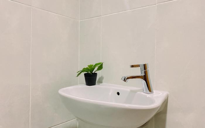 Comfy Studio Apt at Evenciio Margonda By Travelio