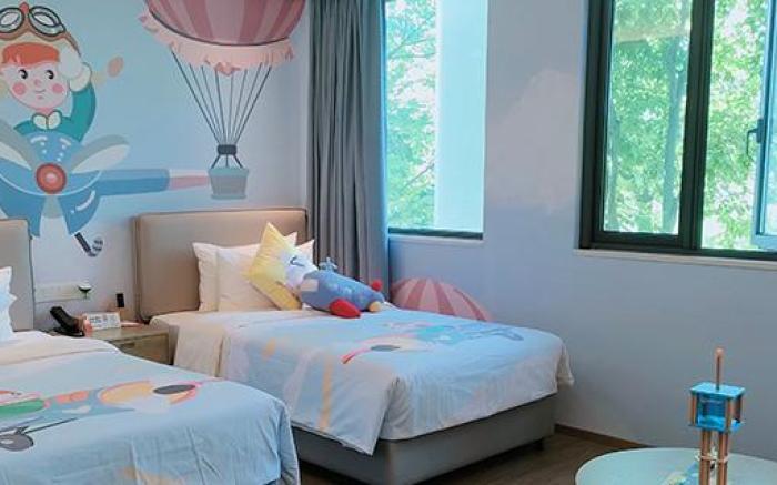 Maison New Century Hotel Jiande Aviation Town Resort