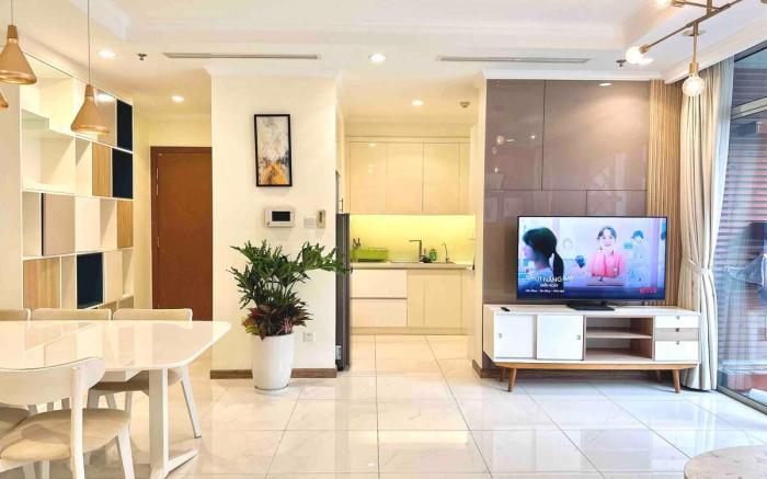 4 beds /3 bedrooms at Vinhome next to Landmark 81