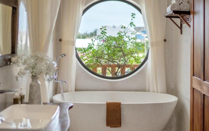 Rustic Charm House 5BRs & 7’ to An Bang Beach