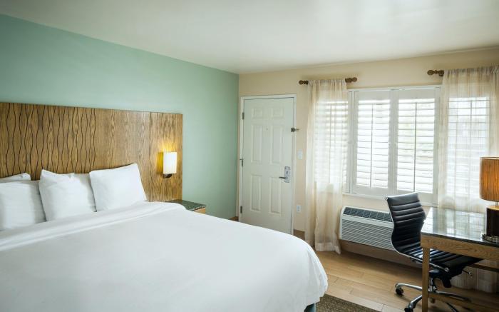 PB Surf Beachside Inn