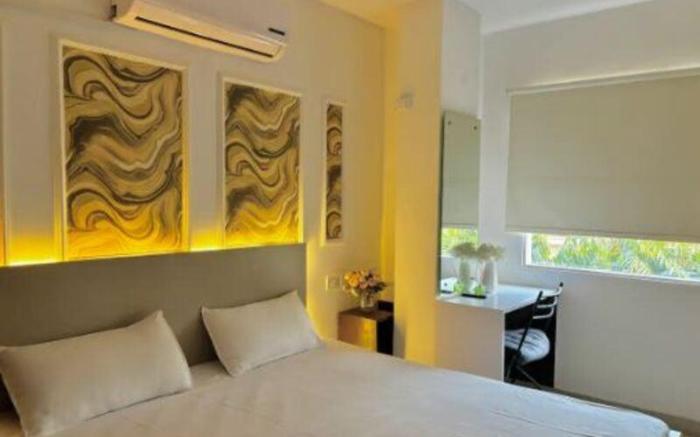 TFFSTAYS GOLDEN SAPPHIRE COUPLE FRIENDLY 