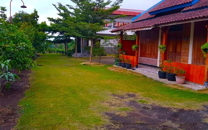 Villa Strawberry Annisa Batu Malang