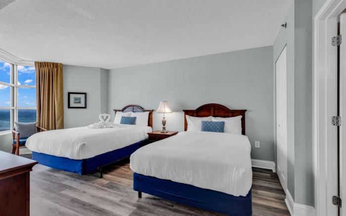 Breathtaking 2BR Condo w Floor-to-Ceiling Windows Overlooking Ocean