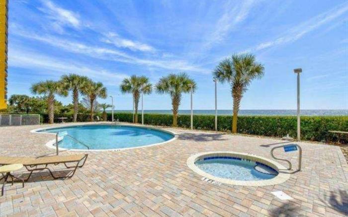 Breathtaking 2BR Condo w Floor-to-Ceiling Windows Overlooking Ocean