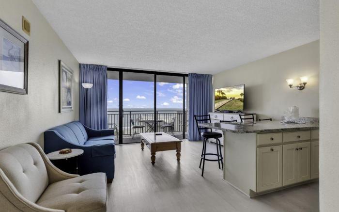 1BR Ocean Forest Plaza Condo w Views