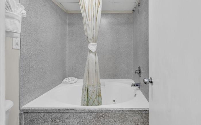 Boardwalk Resort: Deep Blue Tranquility Haven