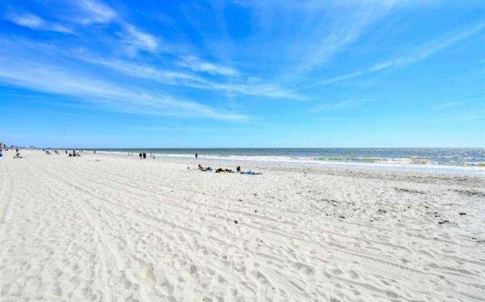 Seaside Escape: Your Perfect 1BR Condo Getaway