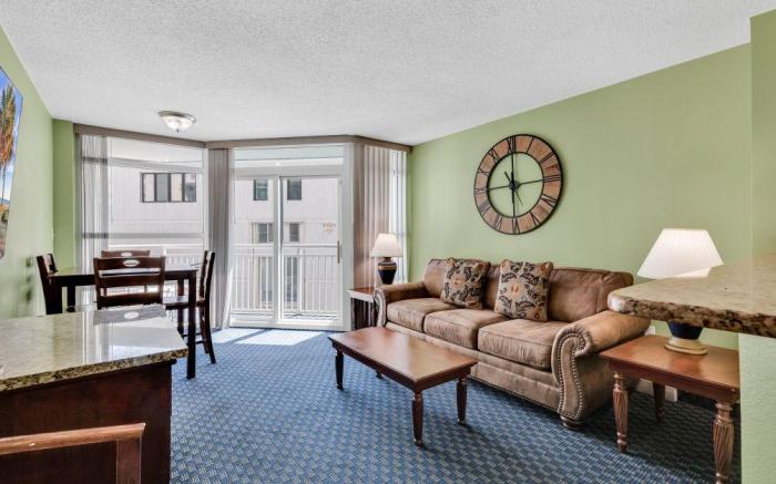 Seaside Escape: Your Perfect 1BR Condo Getaway