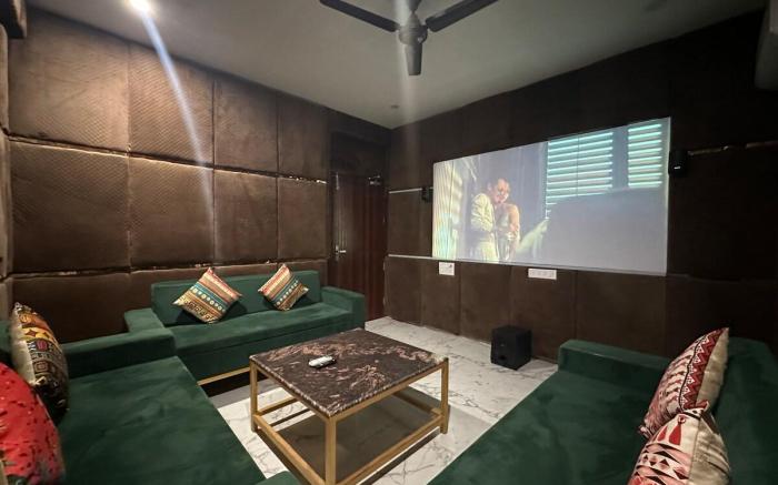 23. 2bhk Pvt theater, Sector 57by Instay