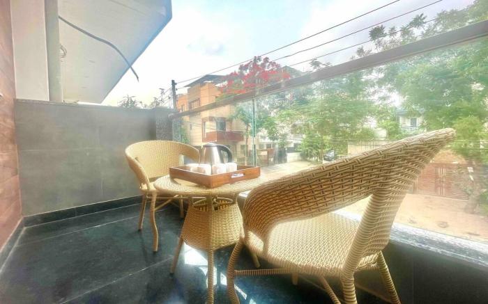 19. Lux 2bhk couple family corporate by instay