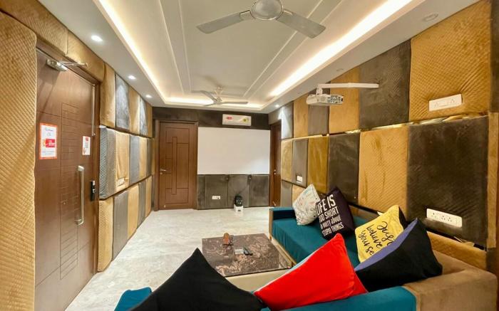 17. 3bhk Pvt.Theater Screen,relax luxury,by instay