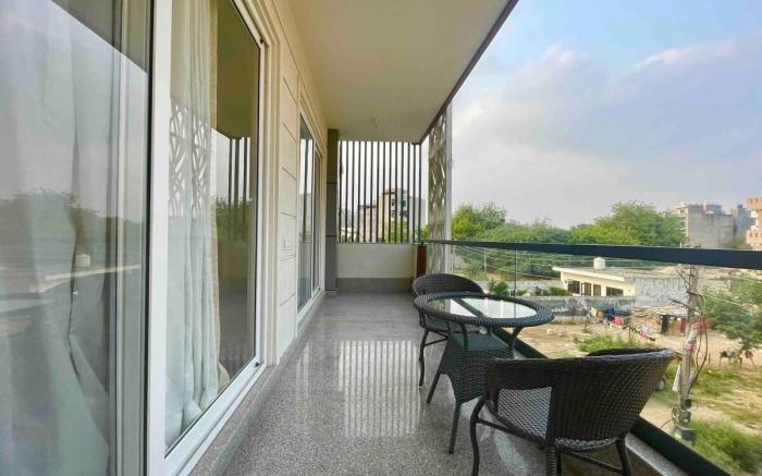 17. 3bhk Pvt.Theater Screen,relax luxury,by instay