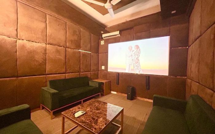 9. Pvt. Theater, 2bhk, Relax, space by Instay