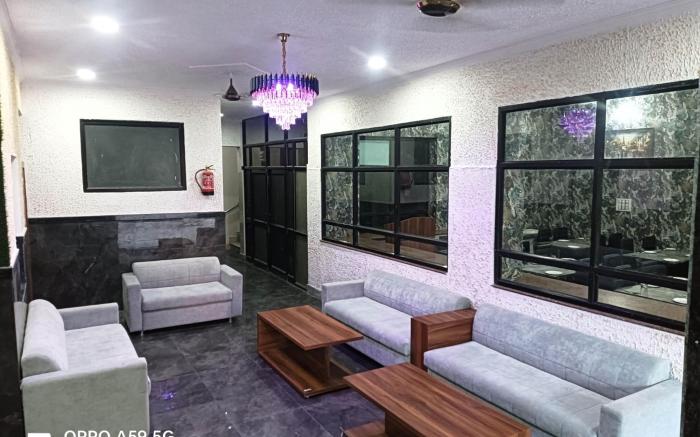 ShriGo Hotel Pushpa Residency
