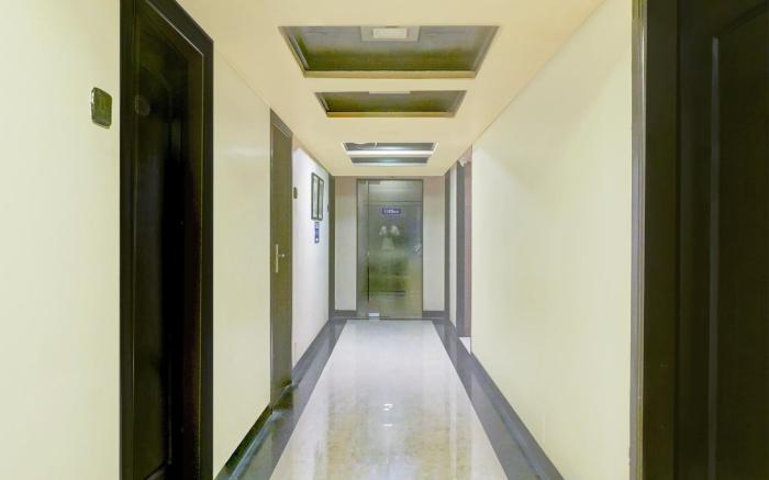 Super Townhouse Oak JM Road formerly Krishna presidency
