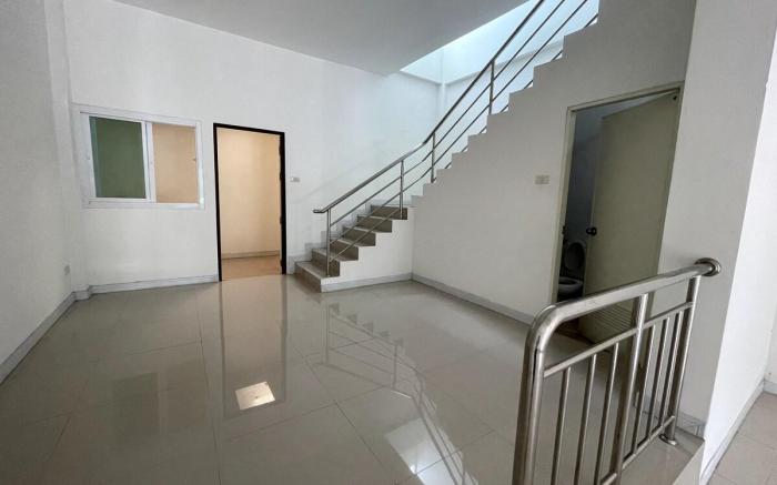 Townhouse Thani 11