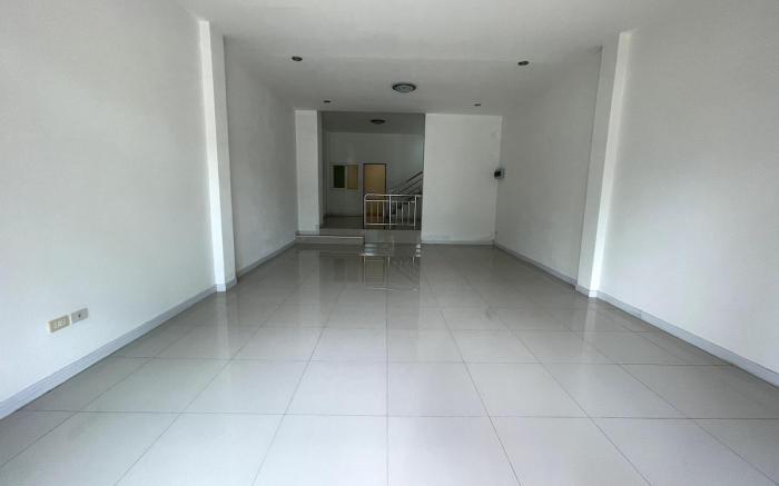 Townhouse Thani 11