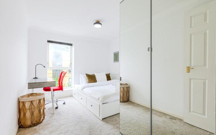 Bright New 2BR flat w/Balcony near ExCeL London