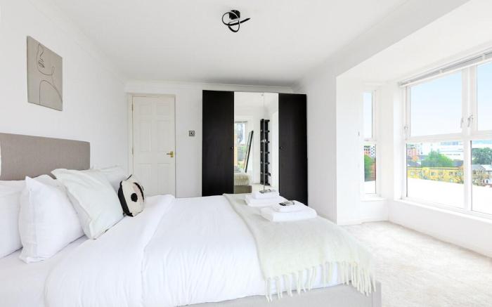 Bright New 2BR flat w/Balcony near ExCeL London