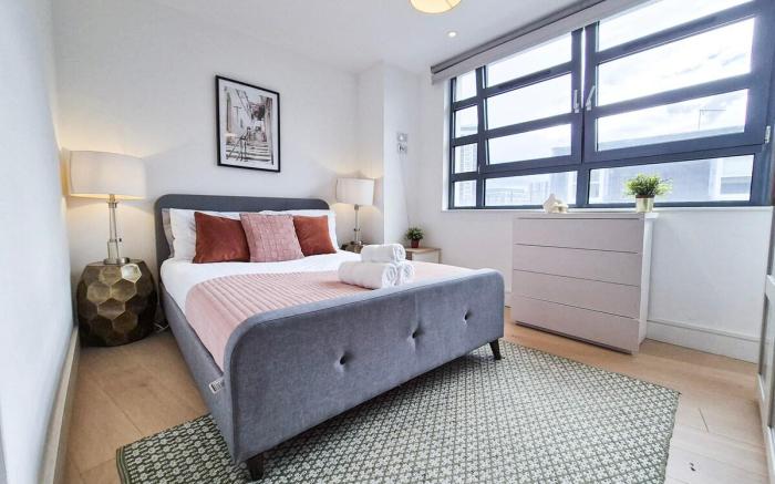 Exclusive 3BR flat with balcony in Regent's Park,