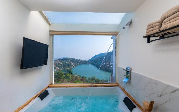 Kiyo Stay - Pool Villa a 3-BHK with Lake view