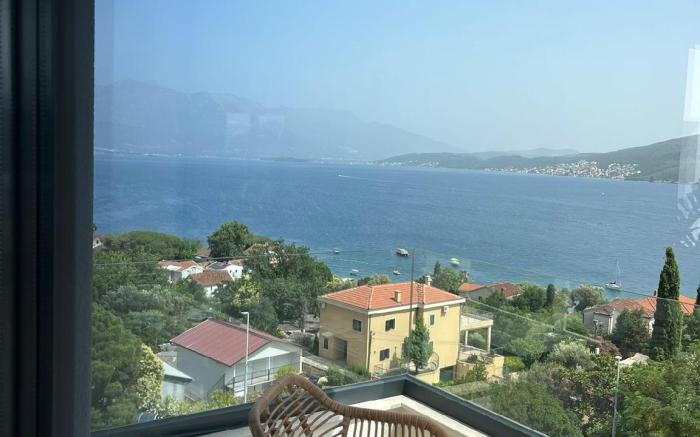 Apartment mit Meerblick in der Bucht von Kotor