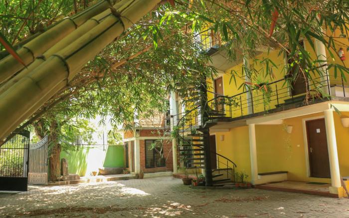 SAMANTHA INTERNATIONAL -THE ULTIMATE HOSTEL TREAT 