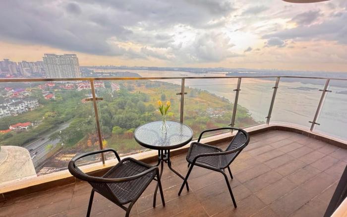 Modern Unblocked Sea & City Views  Netflix 6-11pax