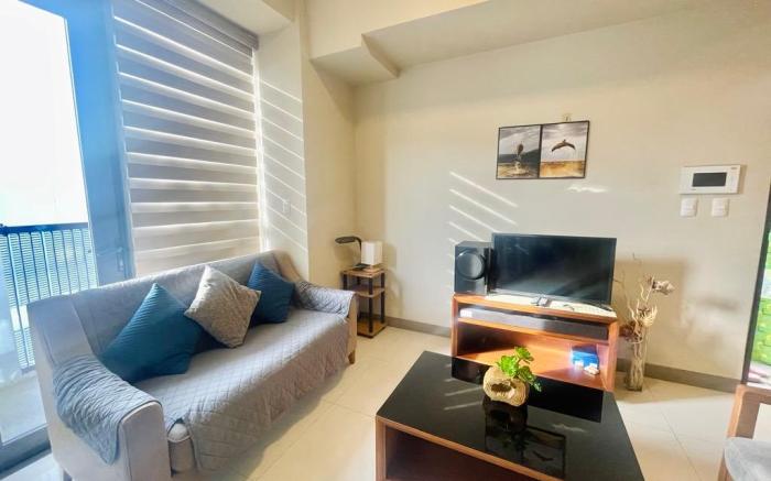 Mactan NEWTOWN Condo With Beach and Pool access