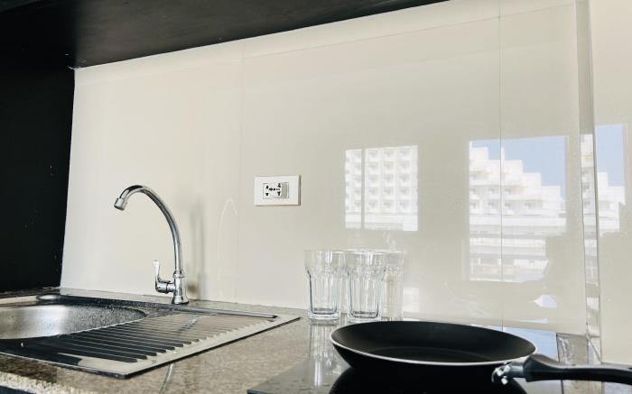 Emerald Hotel with Kitchen