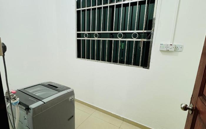 Spacious Semi-D Homestay (Taman Terus)