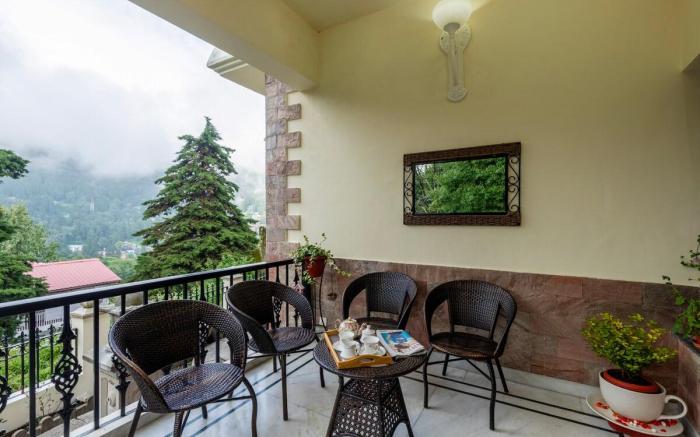 ELIVAAS 3BHK with Entertainment lounge - TheMeadow