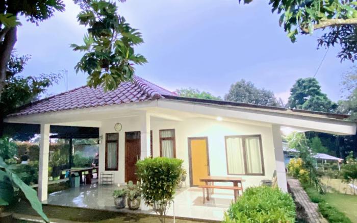 Zultanz Villa 50 Puncak - Back