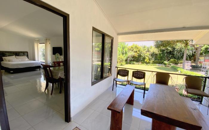 Zultanz Villa 50 Puncak - Back