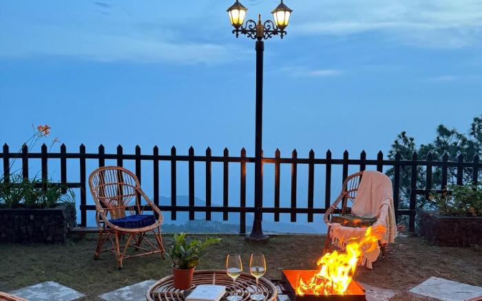 ELIVAAS 3 BHK with Garden &Scenic Views -Alpenglow