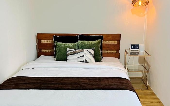 City Center 2BR Home near airport with Pool Access