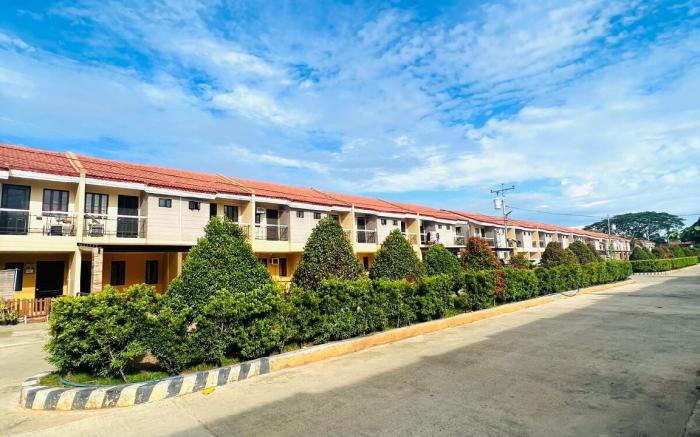 City Center 2BR Home near airport with Pool Access