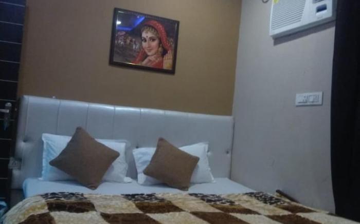 Goroomgo Shiv Kashi p. Guest house Varanasi