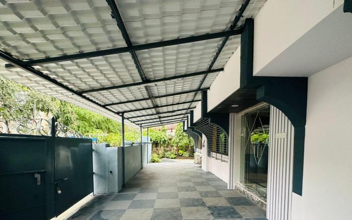 Astha Kandivali Service Apartment