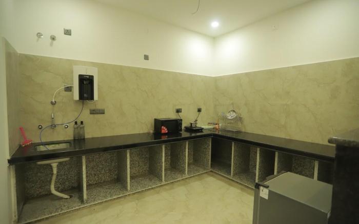 Snowdrop Home Luxury 2BHK Spacious Apt