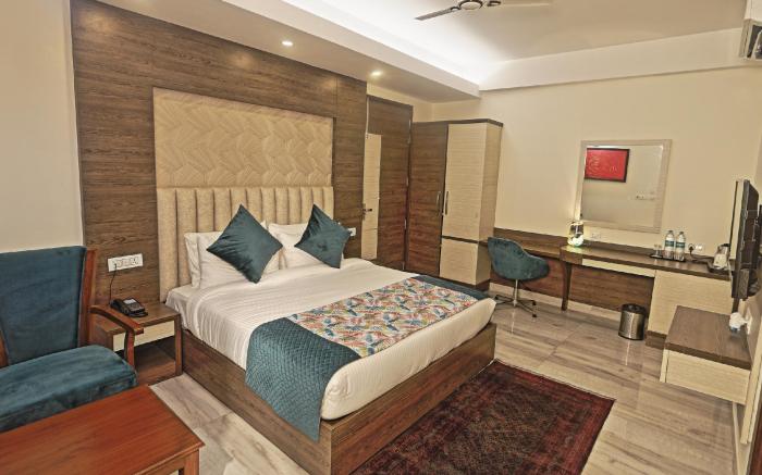 Hotel Cardinal Express Oxmo Near Delhi Airport