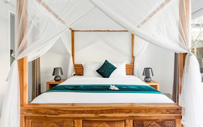 Stylish Three Bedroom Vila Savu