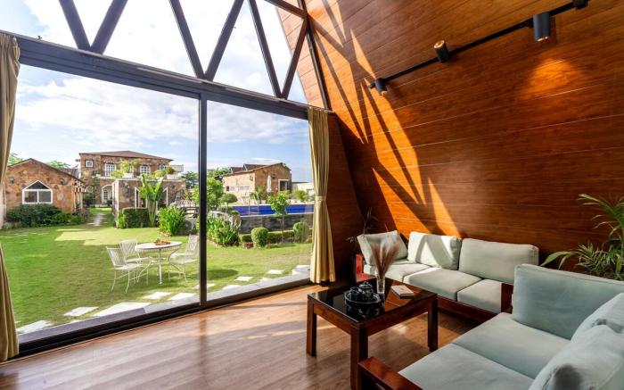 ELIVAAS 4 BHK With Pool & Hall -Oakwood Cottages