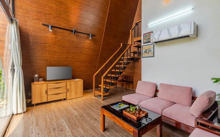ELIVAAS 4 BHK With Pool & Hall -Oakwood Cottages