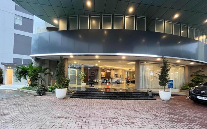 Chic Chamber 2BR @Royal Makassar Apt By Travelio