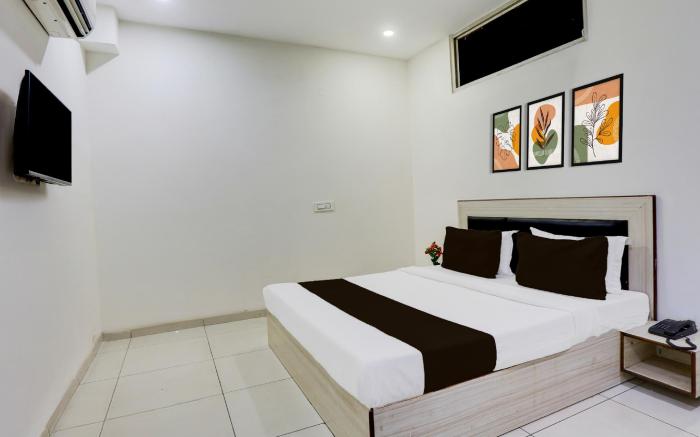 Hotel O Lohgarh Road Zirakpur Formerly JB Plaza