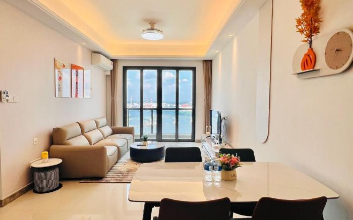 Luxury 2BR with Sea View @ R&F